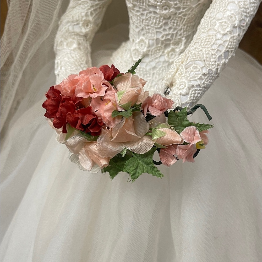 Collectible Porcelain Spring Promise Bride Doll with Lace Dress. 1997 used - Picture 8 of 16